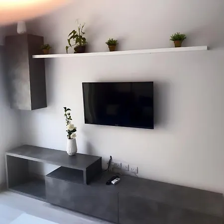 Paradise Promenade Apartment, 2min Distance From Marina Apartamento Lárnaca