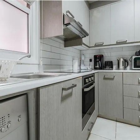 Paradise Promenade Apartment, 2min Distance From Marina Lárnaka
