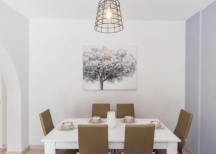 Paradise Promenade Apartment, 2min Distance From Marina Daire