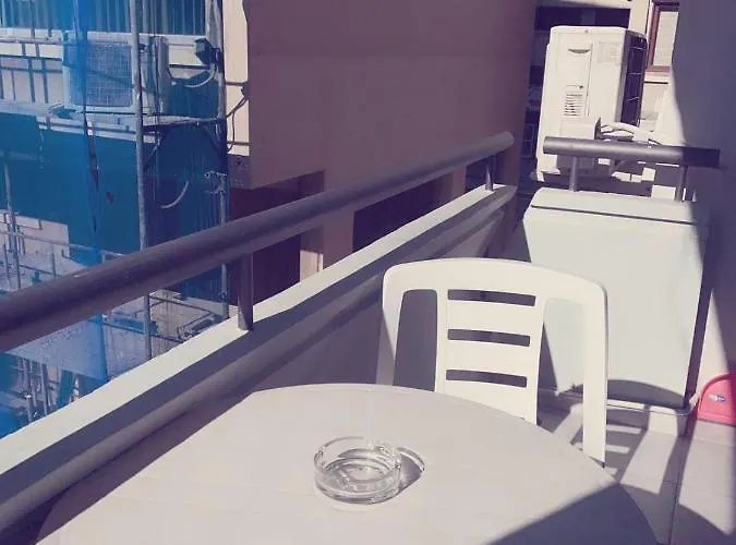 Paradise Promenade Apartment, 2min Distance From Marina アパート ラルナカ